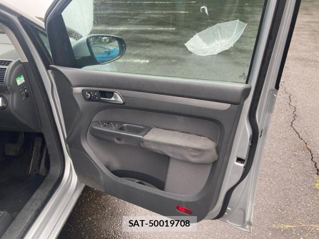 VolksWagen GOLF TOURAN 2013-09 8686926-14