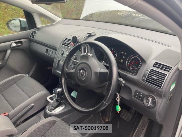 VolksWagen GOLF TOURAN 2013-09 8686926-16