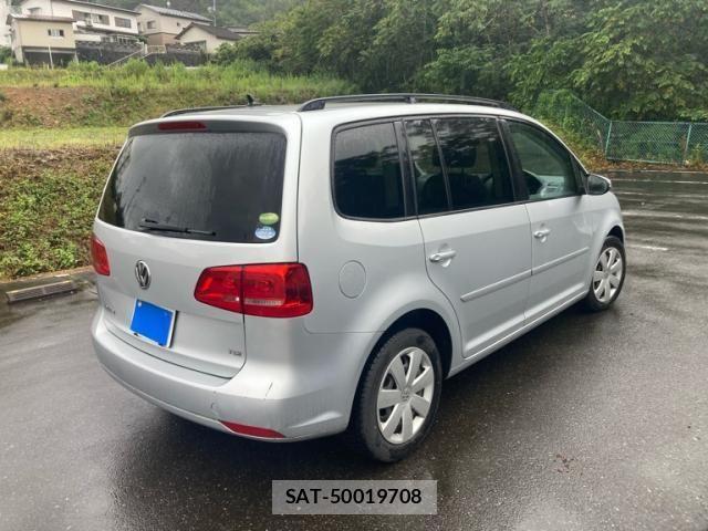 VolksWagen GOLF TOURAN 2013-09 8686926-5
