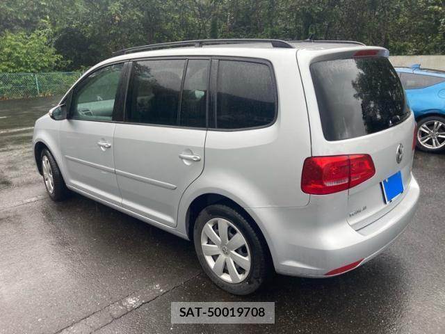 VolksWagen GOLF TOURAN 2013-09 8686926-6