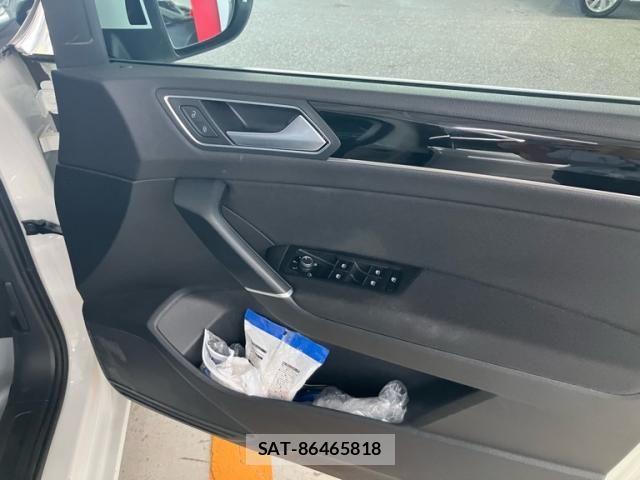 VolksWagen GOLF TOURAN 2018-11 8686924-12