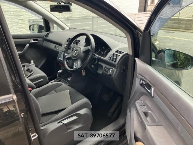 VolksWagen GOLF TOURAN 2014-03 8746853-13