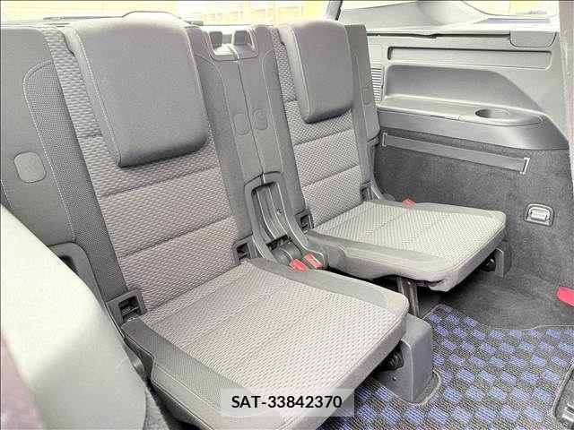 VolksWagen GOLF TOURAN 2017-03 8797929-11