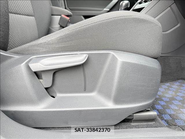 VolksWagen GOLF TOURAN 2017-03 8797929-15