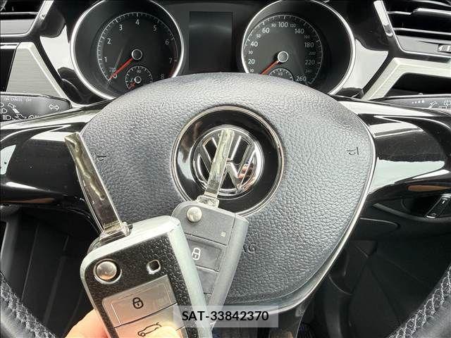 VolksWagen GOLF TOURAN 2017-03 8797929-17