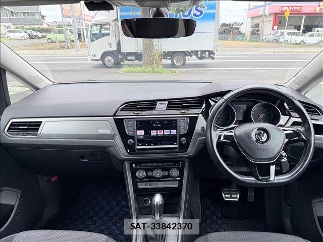 VolksWagen GOLF TOURAN 2017-03 8797929-1