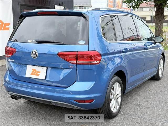 VolksWagen GOLF TOURAN 2017-03 8797929-23