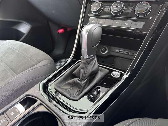 VolksWagen GOLF TOURAN 2019-05 8832499-17