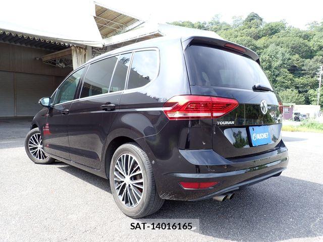 VolksWagen GOLF TOURAN 2017-10 8882973-2