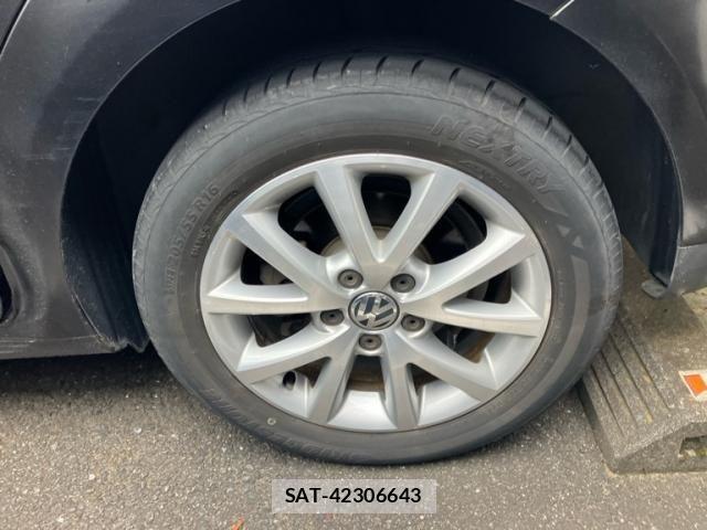 VolksWagen GOLF TOURAN 2010-05 8882974-9