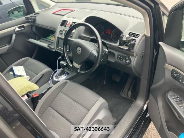 VolksWagen GOLF TOURAN 2010-05 8882974-11