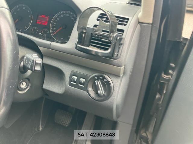 VolksWagen GOLF TOURAN 2010-05 8882974-14