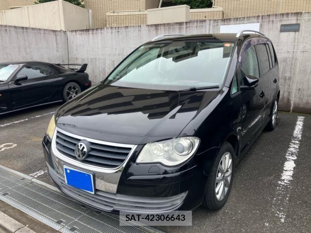 VolksWagen GOLF TOURAN 2010-05 8882974-1