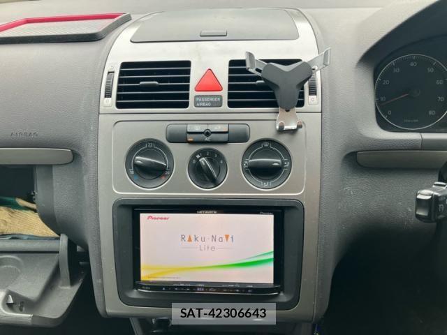 VolksWagen GOLF TOURAN 2010-05 8882974-19