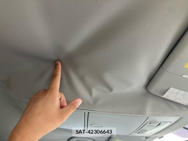 VolksWagen GOLF TOURAN 2010-05 8882974-24