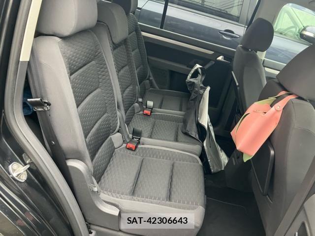 VolksWagen GOLF TOURAN 2010-05 8882974-26