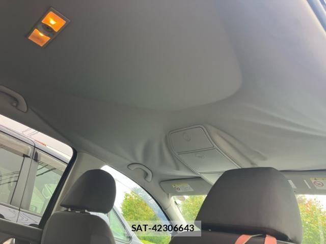 VolksWagen GOLF TOURAN 2010-05 8882974-27