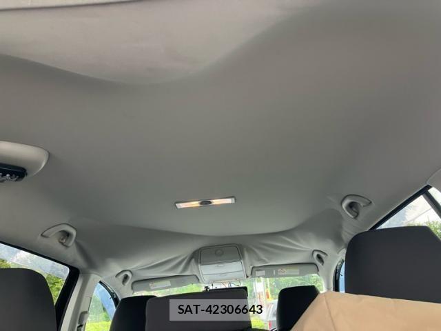 VolksWagen GOLF TOURAN 2010-05 8882974-28