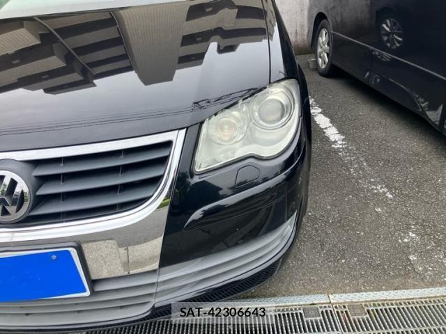 VolksWagen GOLF TOURAN 2010-05 8882974-5