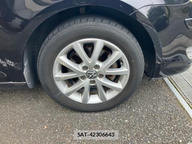 VolksWagen GOLF TOURAN 2010-05 8882974-6