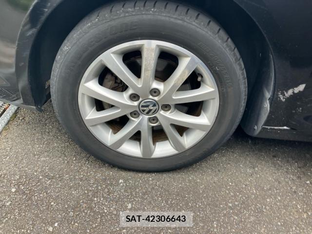 VolksWagen GOLF TOURAN 2010-05 8882974-8