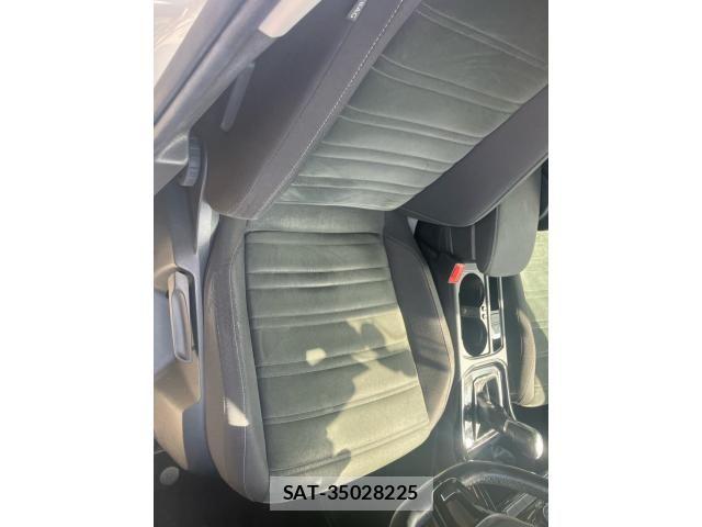 VolksWagen GOLF TOURAN 2016-03 8884614-14