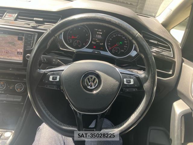 VolksWagen GOLF TOURAN 2016-03 8884614-15