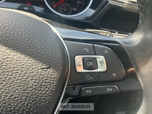 VolksWagen GOLF TOURAN 2016-03 8884614-17
