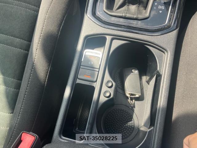 VolksWagen GOLF TOURAN 2016-03 8884614-22