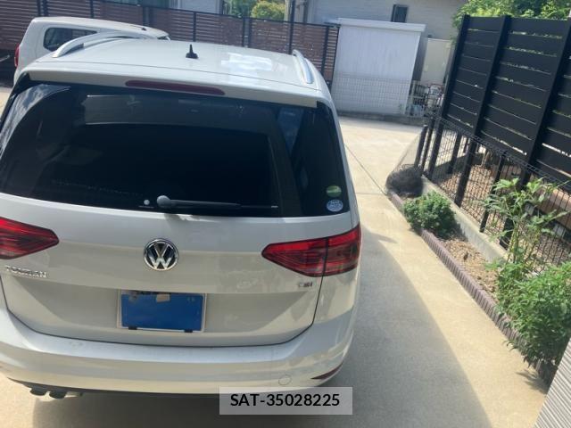 VolksWagen GOLF TOURAN 2016-03 8884614-3