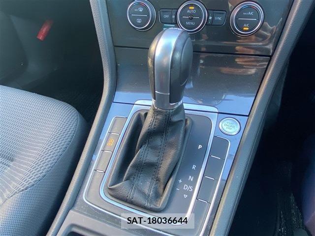 VolksWagen GOLF VARIANT 2019-03 4333320-21