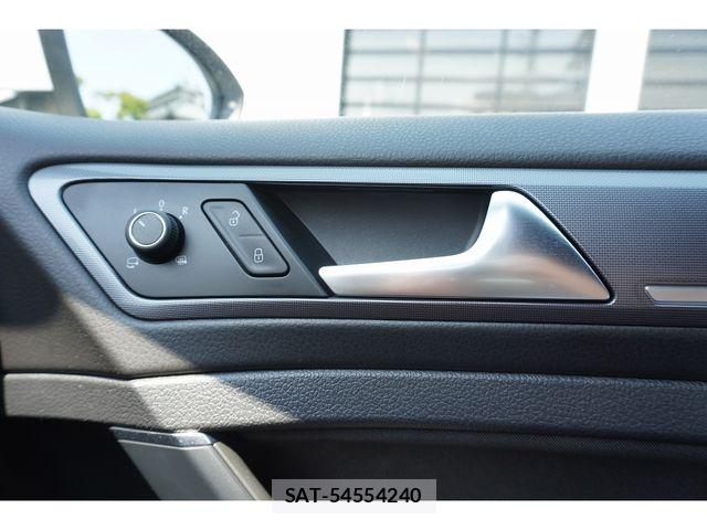 VolksWagen GOLF VARIANT 2016-12 6915376-28