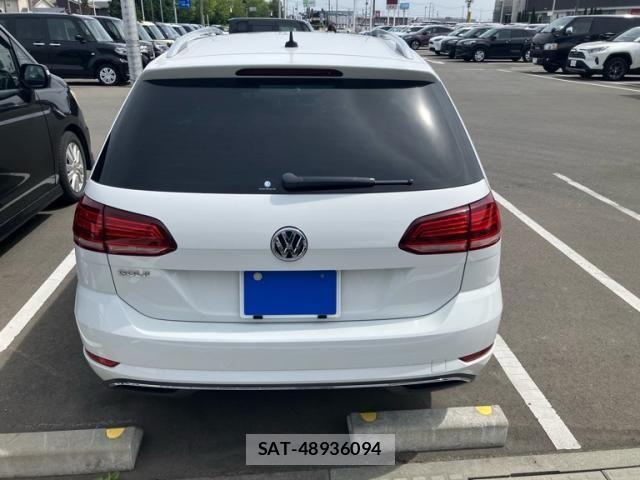 VolksWagen GOLF VARIANT 2019-08 7061380-10