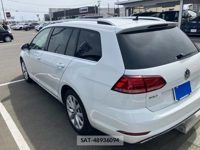 VolksWagen GOLF VARIANT 2019-08 7061380-12