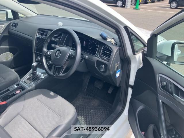 VolksWagen GOLF VARIANT 2019-08 7061380-14