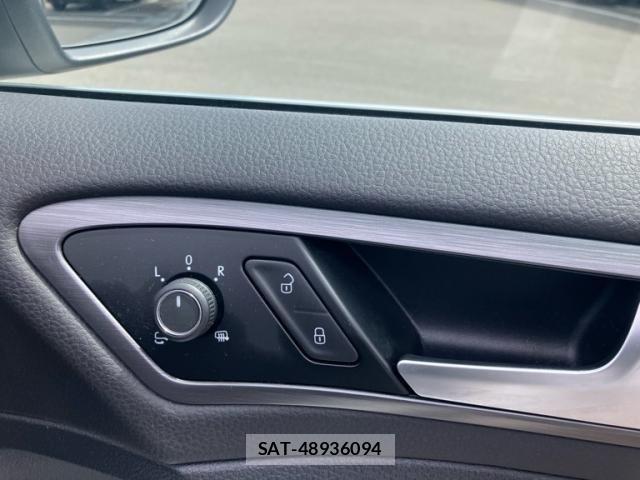 VolksWagen GOLF VARIANT 2019-08 7061380-19