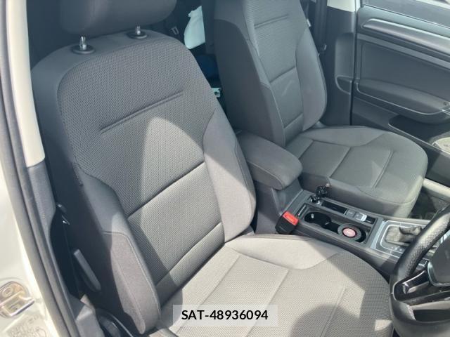 VolksWagen GOLF VARIANT 2019-08 7061380-22