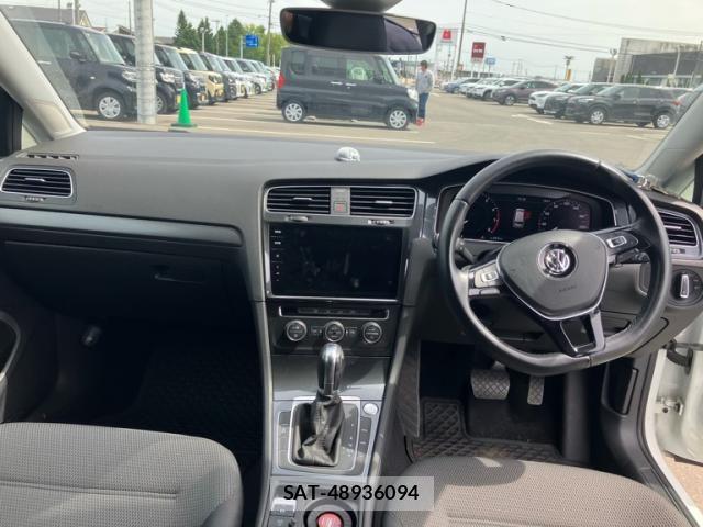 VolksWagen GOLF VARIANT 2019-08 7061380-23