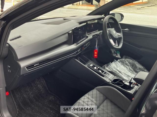 VolksWagen GOLF VARIANT 2021-08 7331190-14
