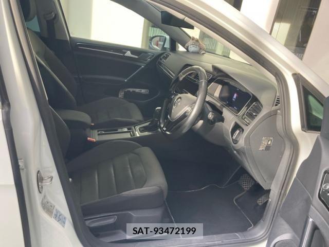 VolksWagen GOLF VARIANT 2017-07 7360477-10