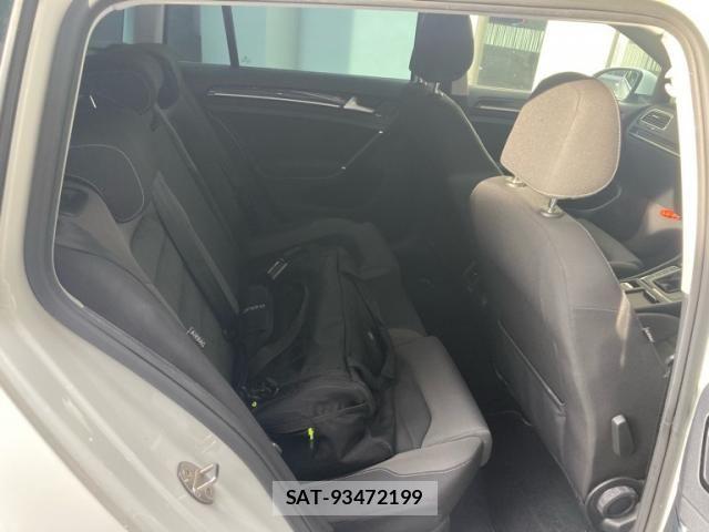 VolksWagen GOLF VARIANT 2017-07 7360477-11