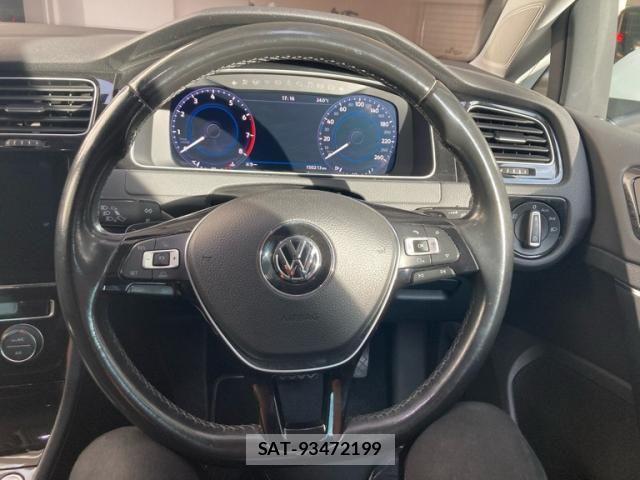 VolksWagen GOLF VARIANT 2017-07 7360477-15