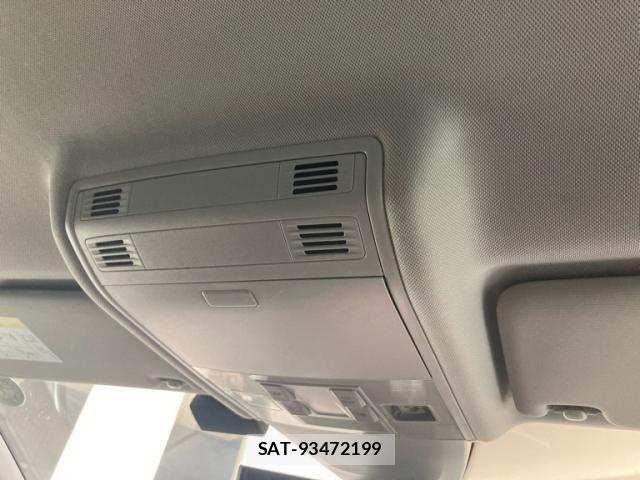 VolksWagen GOLF VARIANT 2017-07 7360477-20