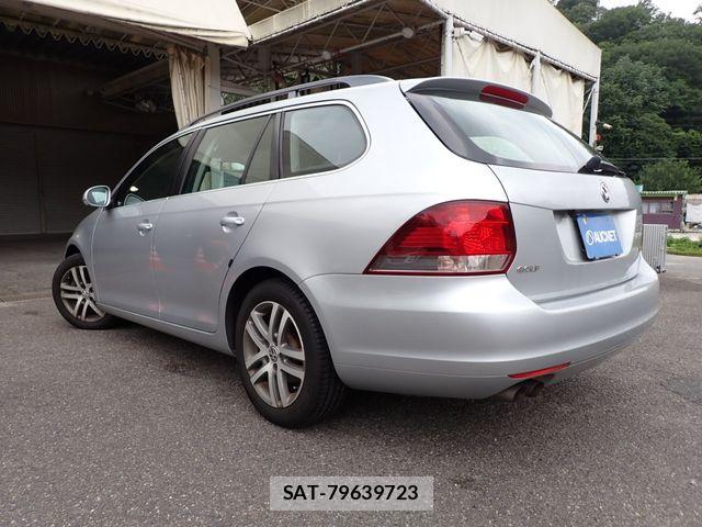 VolksWagen GOLF VARIANT 2011-08 7790509-2
