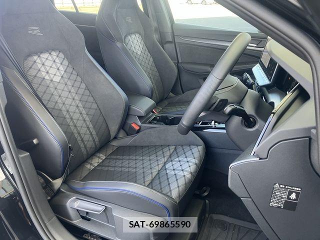 VolksWagen GOLF VARIANT 2026-03 8211018-11