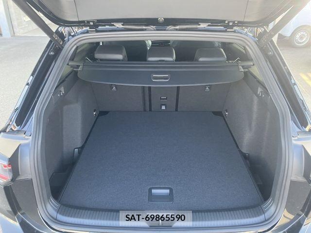 VolksWagen GOLF VARIANT 2026-03 8211018-13