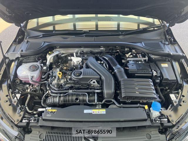 VolksWagen GOLF VARIANT 2026-03 8211018-14