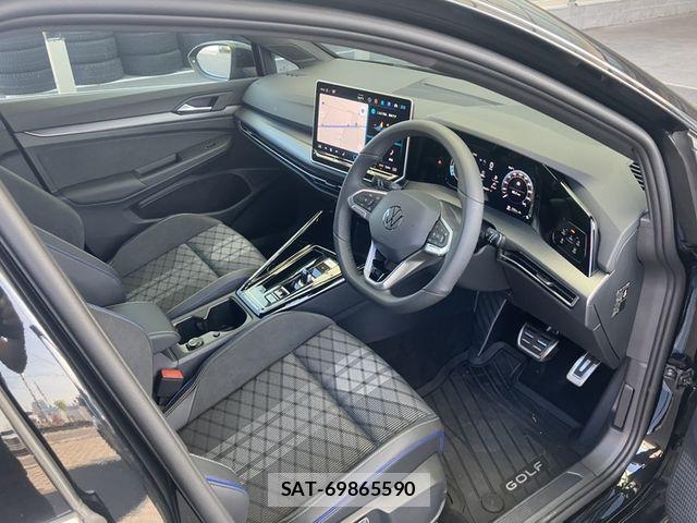 VolksWagen GOLF VARIANT 2026-03 8211018-1