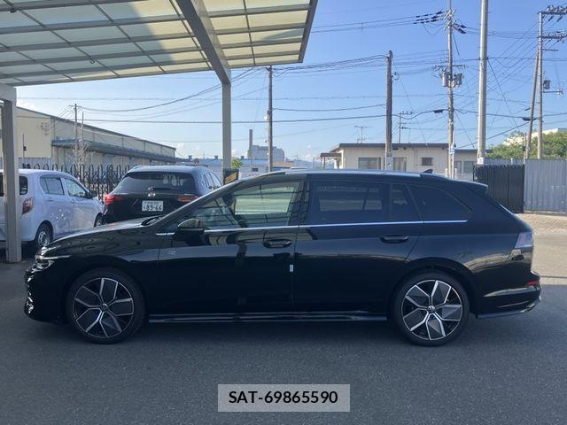 VolksWagen GOLF VARIANT 2026-03 8211018-4