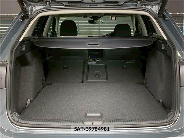 VolksWagen GOLF VARIANT 2021-08 8247157-12